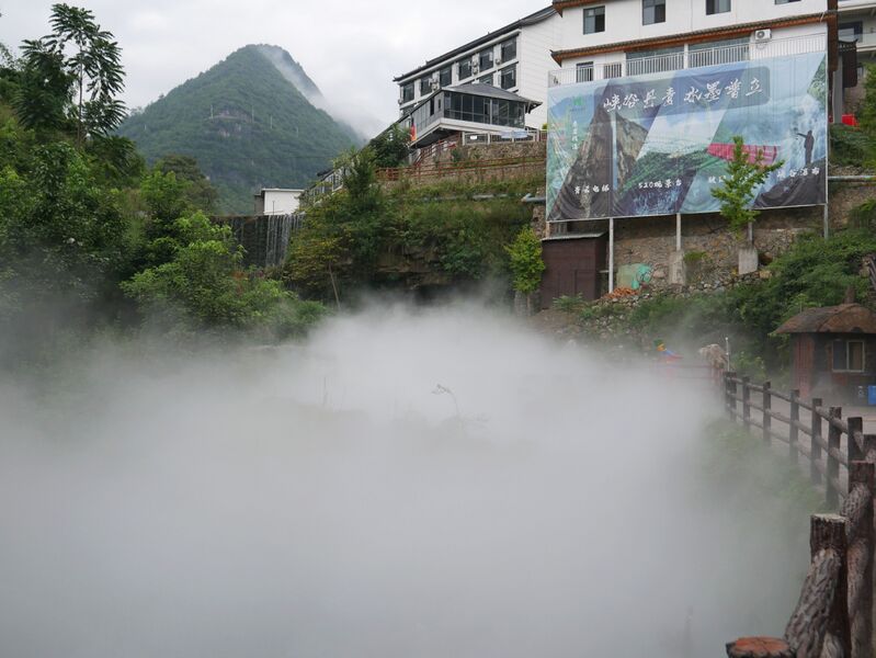 File:NizhuheCanyonMist.JPG