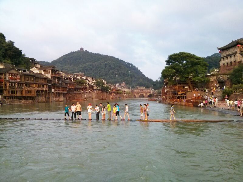 File:212FenghuangRiverFootbridgeByPeter.jpg