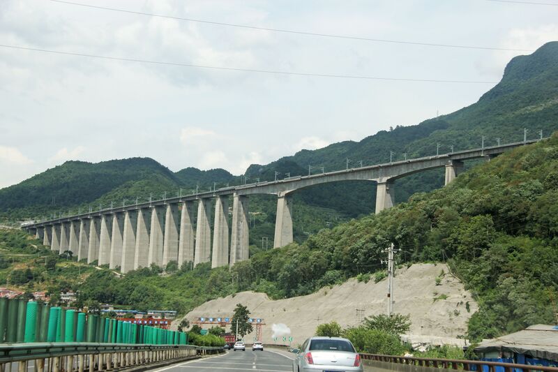 File:Dagangou Railway BridgeFromExpwy.JPG