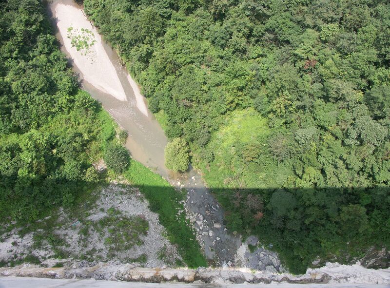 File:HouheBridgeValley.jpg