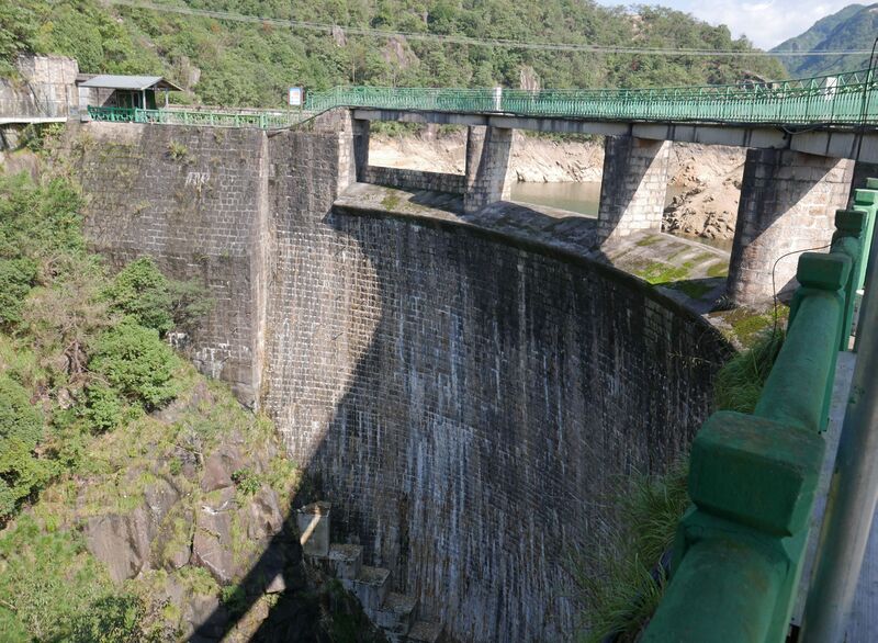 File:LongchuanxiaDamOpenings.JPG