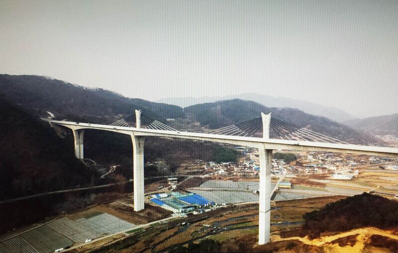File:NewSouthKoreaExtradosedOpen 2016 copy.jpg