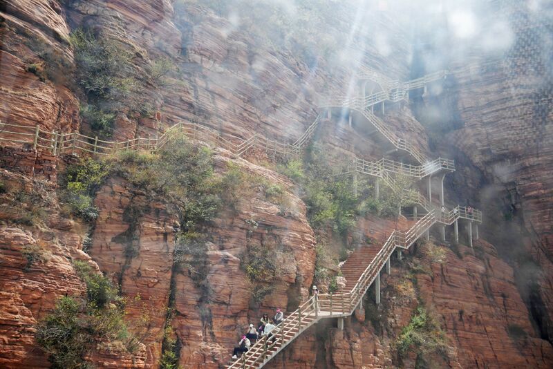 File:WudangshanFootbridgeStairs2.JPG