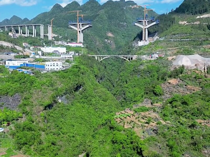File:Yunnanzhuang BridgesUpstream.jpg