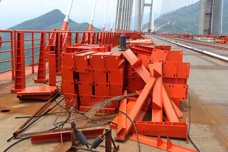 File:BeipanjiangDugeBeamsOnDeck2.jpg