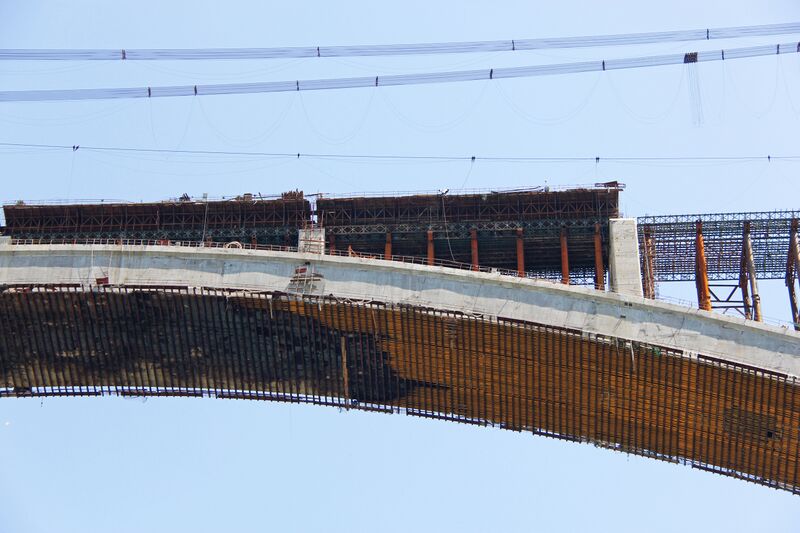 File:BeipanjiangQinglongUnderarchScaffolding.jpg