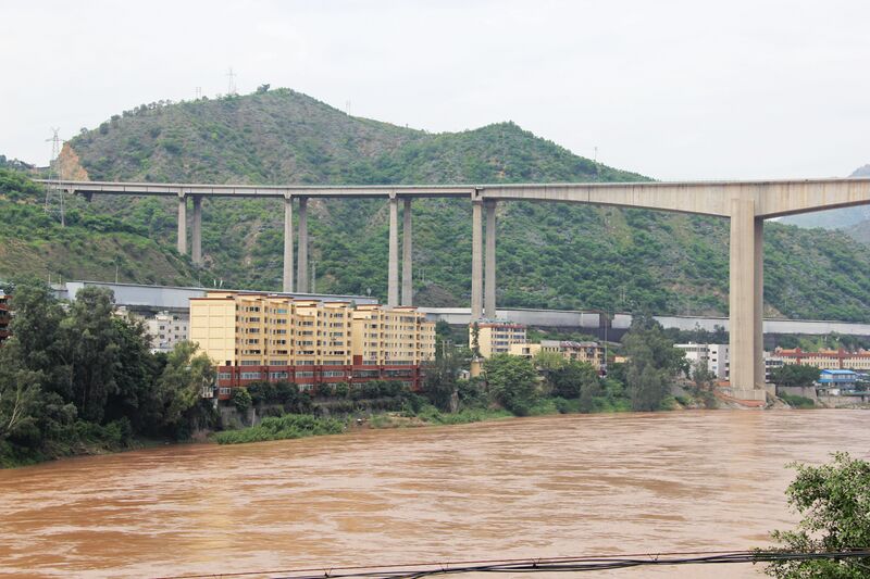 File:JinshajiangQinglongshanApproaches.jpg