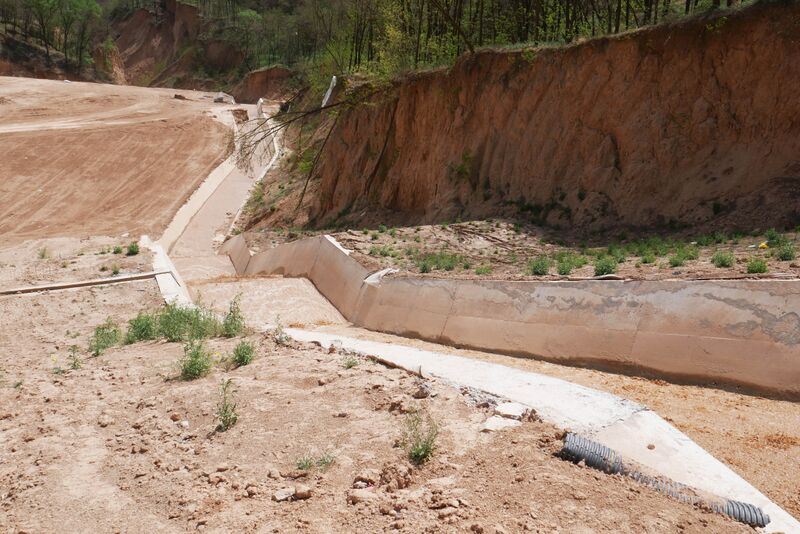 File:LuojiapanDrain.JPG
