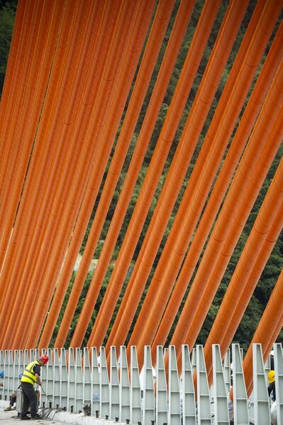 File:MozhaiCablesOrange.JPG