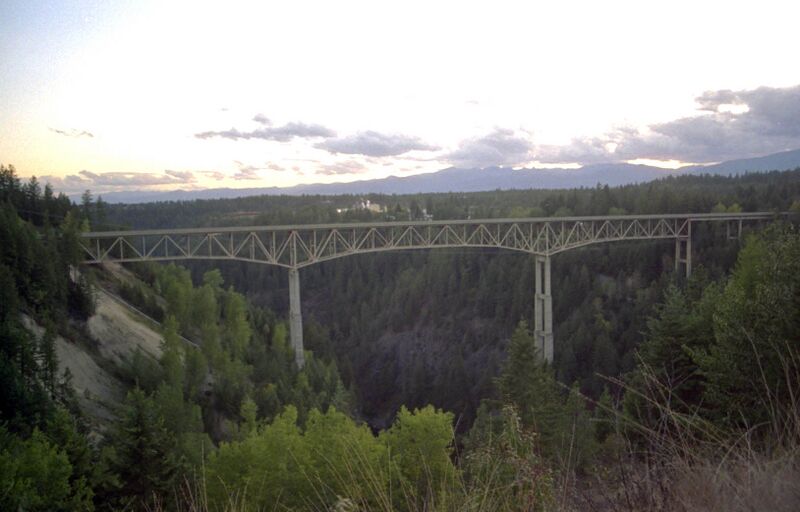 File:3MoyieBridge.jpg