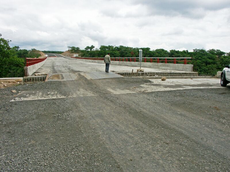 File:ElCimarronBridgeDeck.jpg