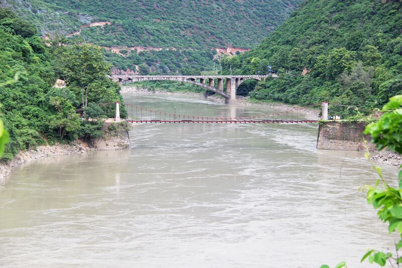 File:NujiangRoad.jpg