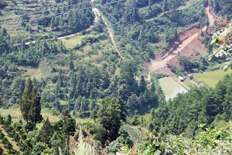 File:SouthOfNanjiangRoadBridgeValley.jpg