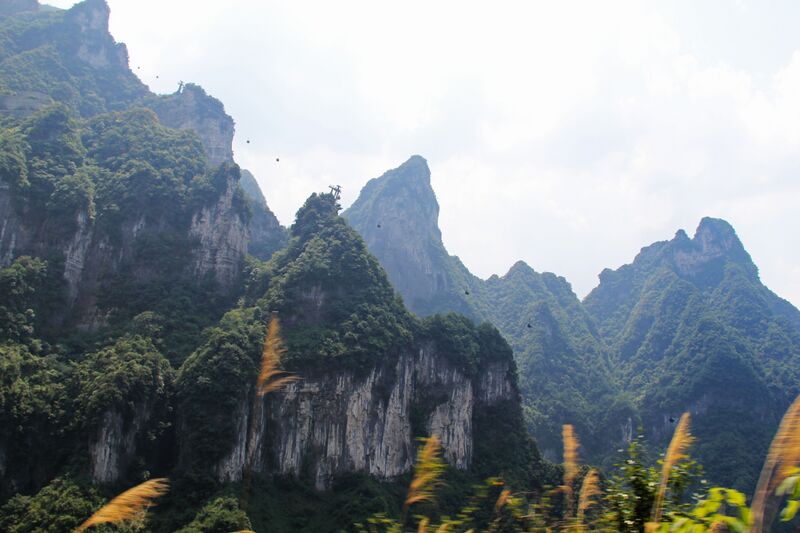 File:TianmenMountainGondolaFromBus.jpg