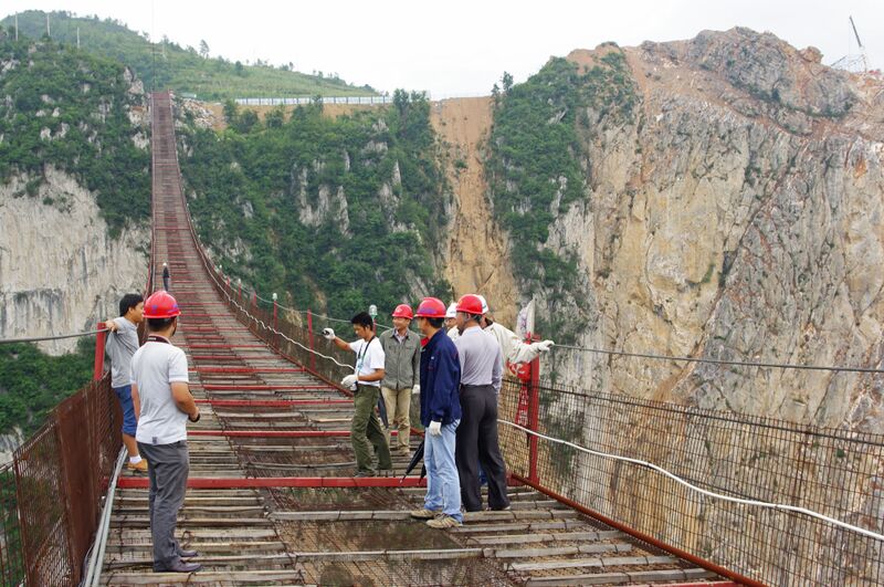 File:28DimuheFootbridgeGroupbyRichard.jpg