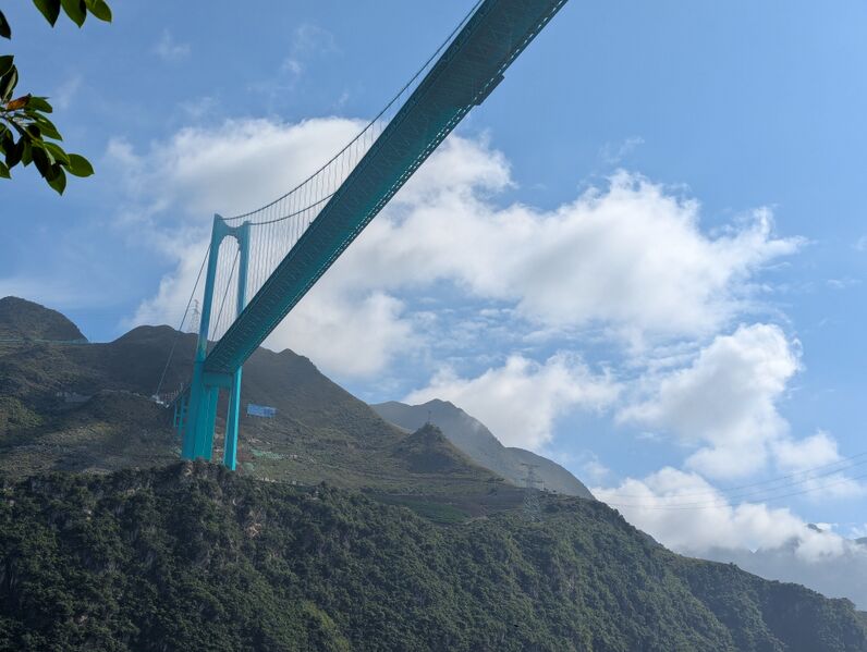 File:HuajiangTrussFromFarBelow.jpg