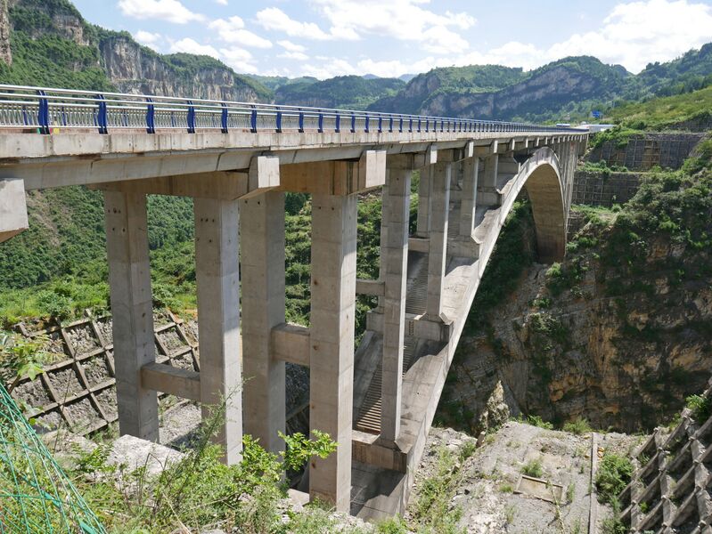File:JimingsanshengArchSideCanyon.JPG