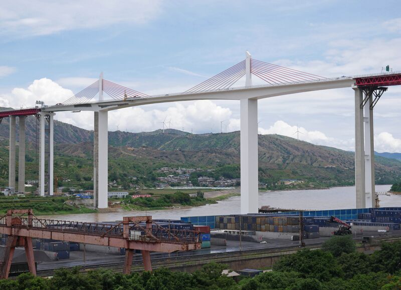 File:Jinshajiang Bridge PanzhihuaSideTowers.JPG
