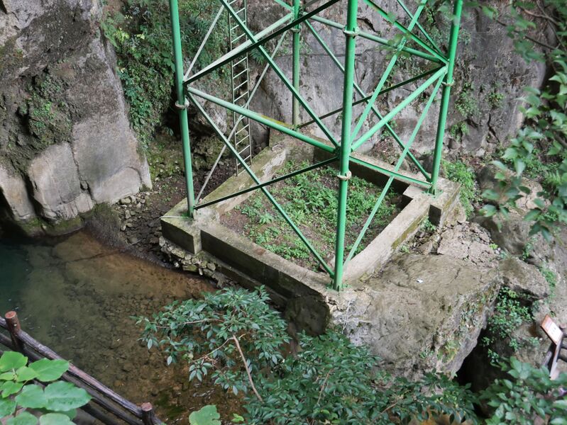 File:NizhuheCanyonGreenFoundation.JPG