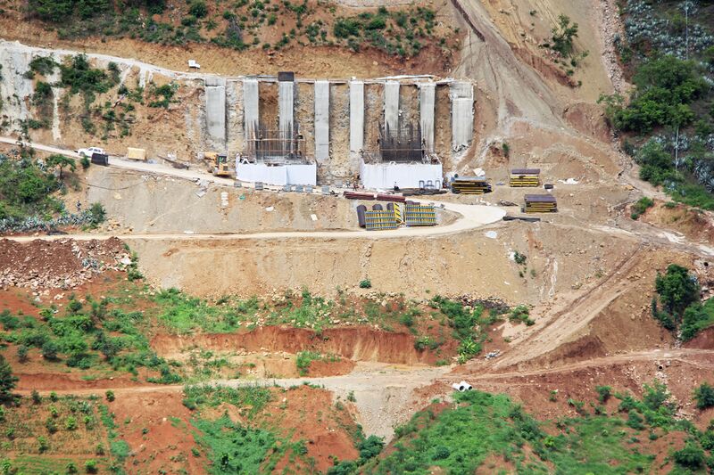 File:NujiangRailwayEastFoundations.jpg
