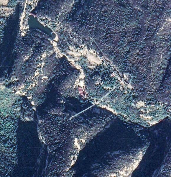 File:Qinglianggu GlassSatellite.jpg