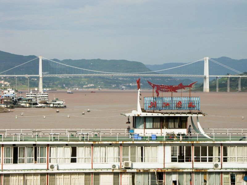 File:Wanzhou2ndBridge&ShipClose.jpg