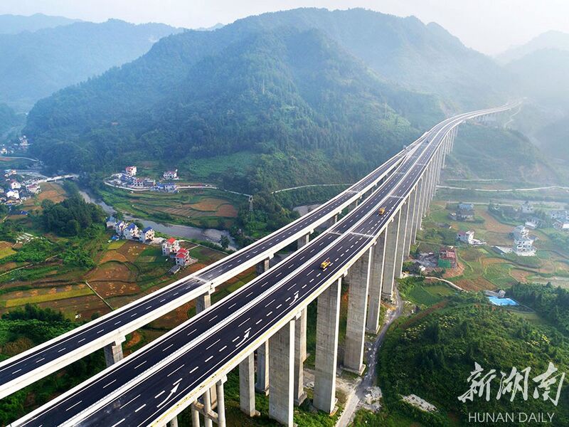 File:NearShijiazhaiBridge.jpg
