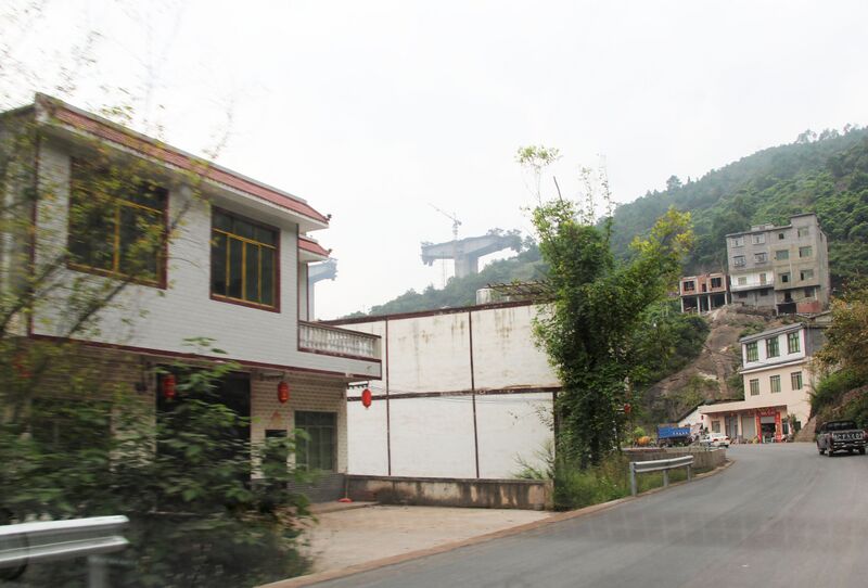 File:ShiliangheFromRoad.jpg