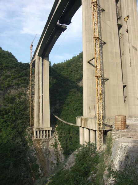 File:4YesanheBridge.jpg