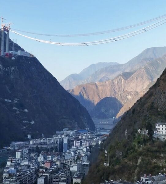 File:Daduhe Railway Bridge ChuanzangCatwalk.jpg
