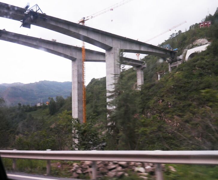 File:Meiguhe1BridgeView.JPG