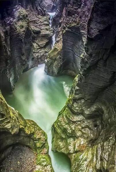 File:ShimenheGorge.jpg