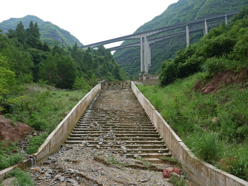 File:YangjiawuOneCreek.JPG