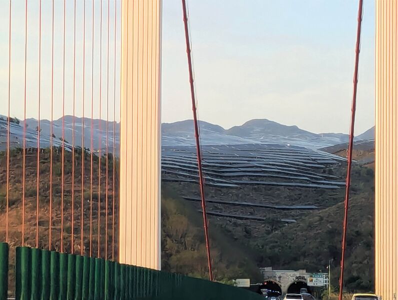 File:Beipanjiang Bridge HukunSolarPanels3.jpg