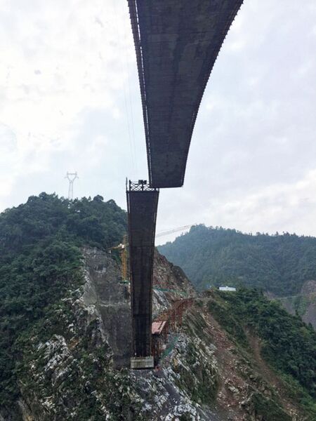 File:NandujiangUnderArch.jpg