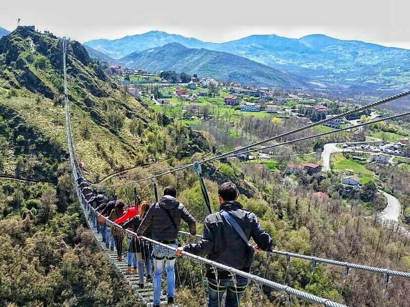 File:Sasso-di-castalda-ponte-tibetano-basilicata-Corriere-Web-Bergamo.jpg