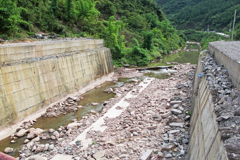 File:YelangheRiverTrough.JPG