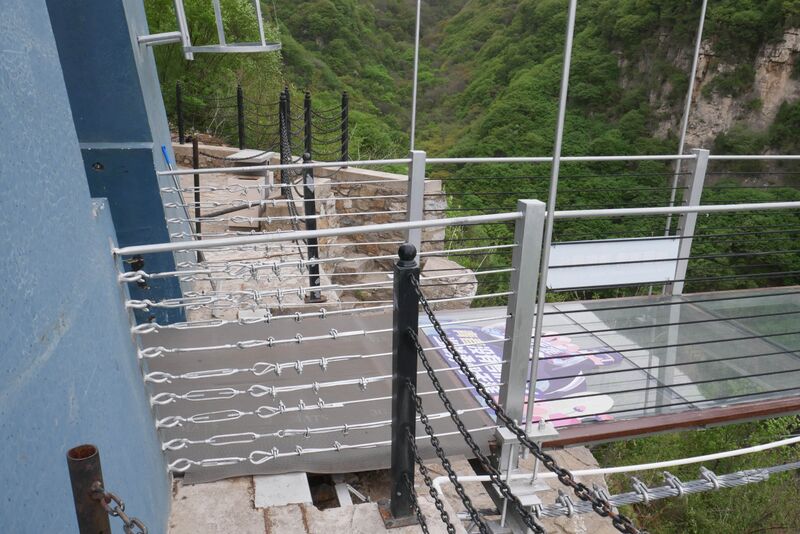 File:Yunqiushan GlassRailingEnd.JPG