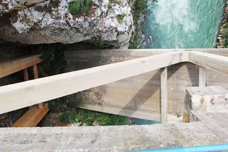 File:BeipanjiangFadeTrussBeams.jpg