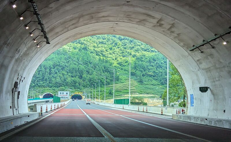 File:DainiyaTunnel.jpg