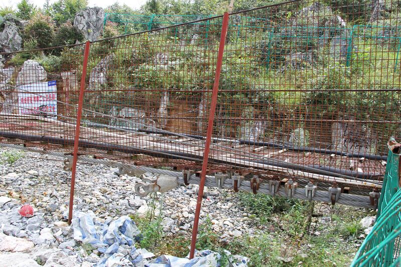 File:DimuheFootbridgeCables&Ground.jpg