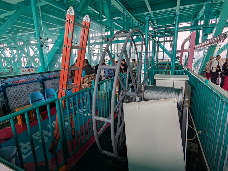 File:HuajiangBungyPulleyWheel.jpg