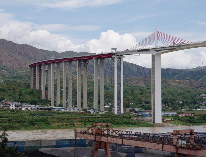 File:Jinshajiang Bridge PanzhihuaApproaches3.JPG