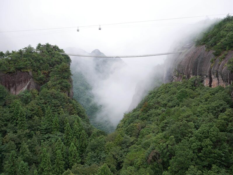 File:NanhaiFootbridgeSideClouds.JPG