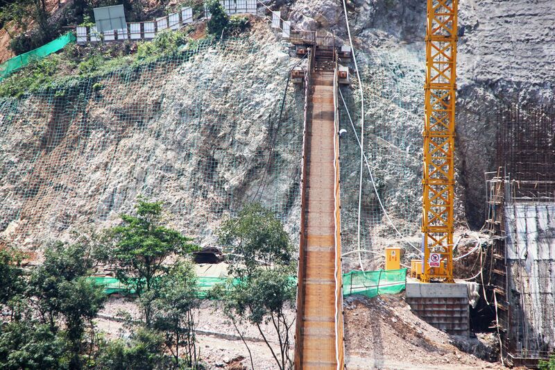 File:XianghuoyanArchFootbridgeLonglensWest.jpg