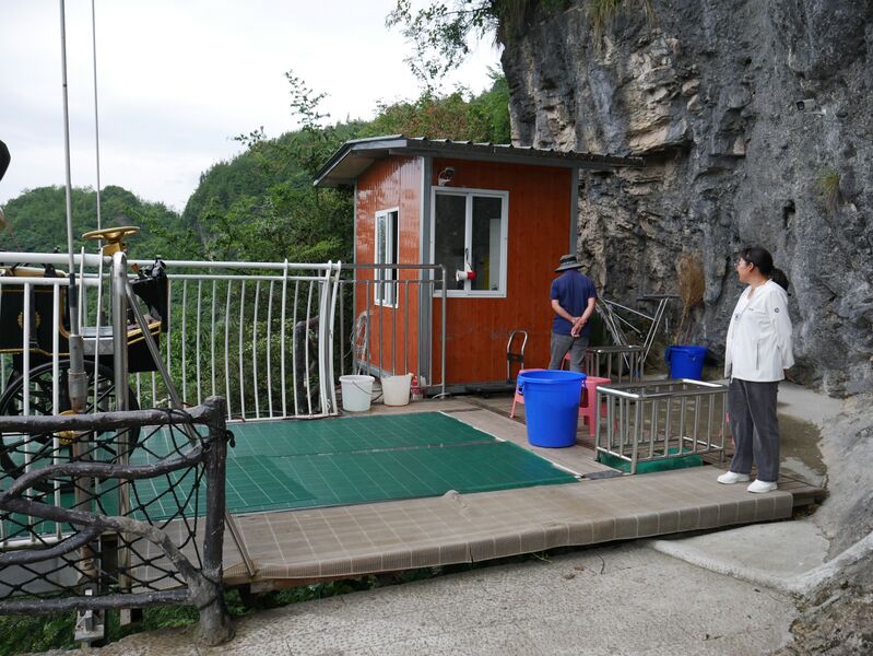 File:Yundingfeidu Glass Footbridge65.JPG
