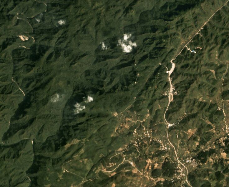 File:YuntaishanGlassFootbridgeSatelliteWide.jpg