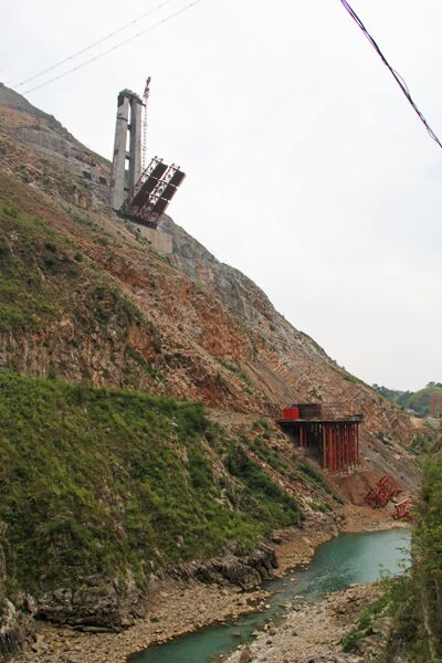 File:BeipanjiangHighSpeedEastSlope&Platform.jpg