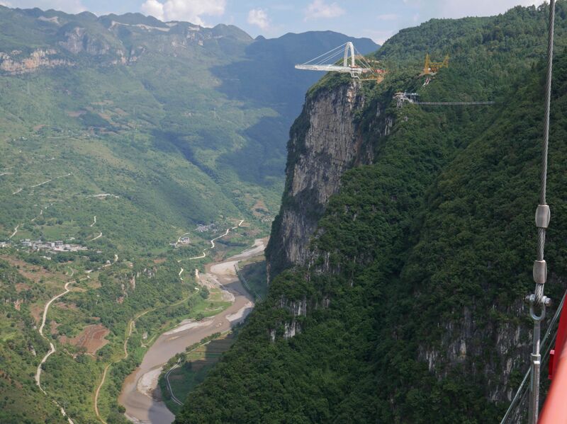 File:NizhuheMorningPlatformCliffWide.JPG