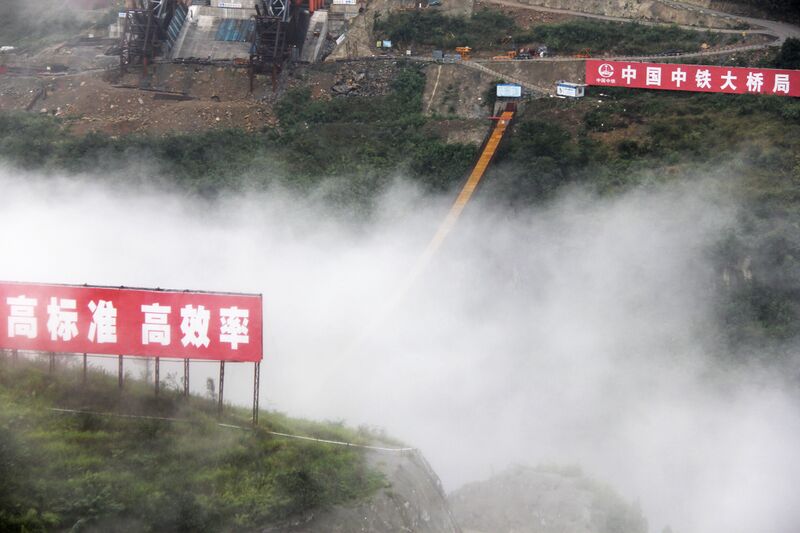 File:YachiheRailwayFootbridge&Fog.jpg